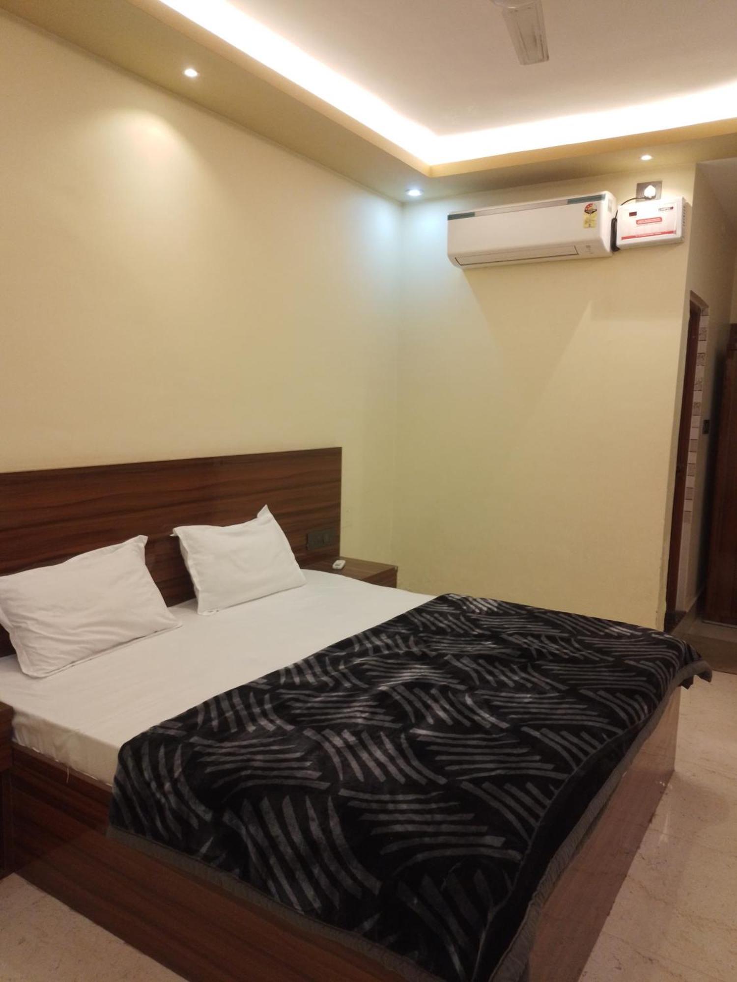 Siyaram Kunj Hotel Ayodhya Exterior photo