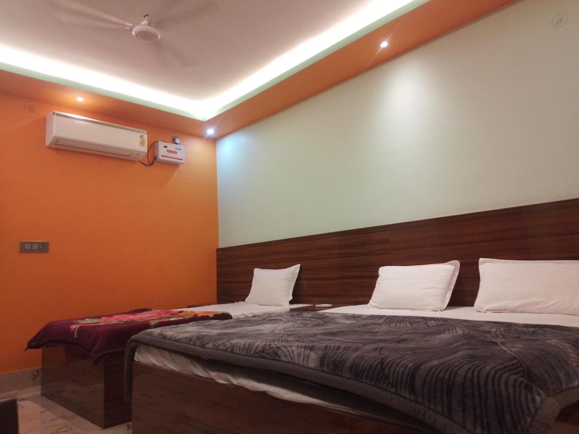 Siyaram Kunj Hotel Ayodhya Exterior photo