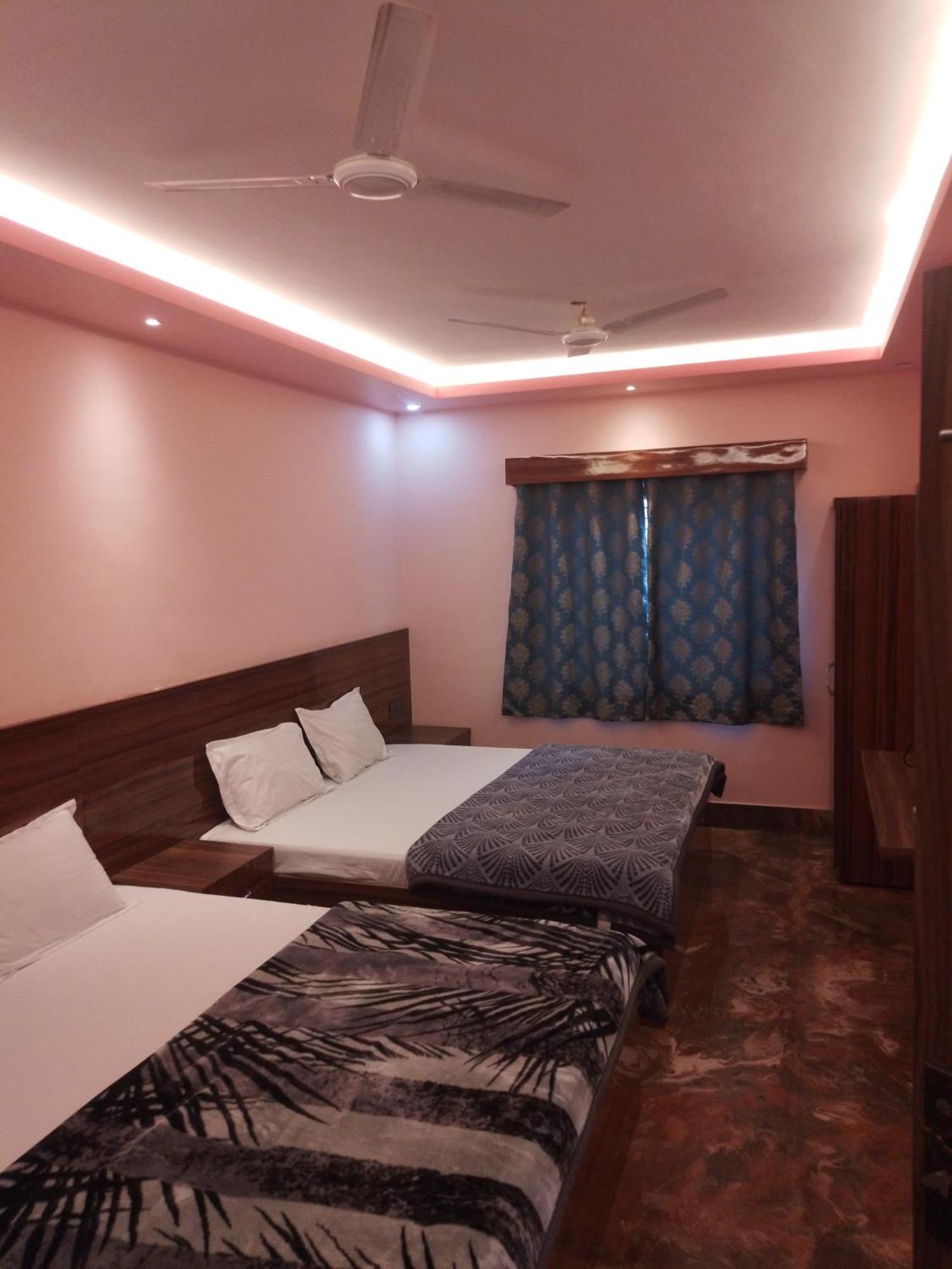 Siyaram Kunj Hotel Ayodhya Exterior photo