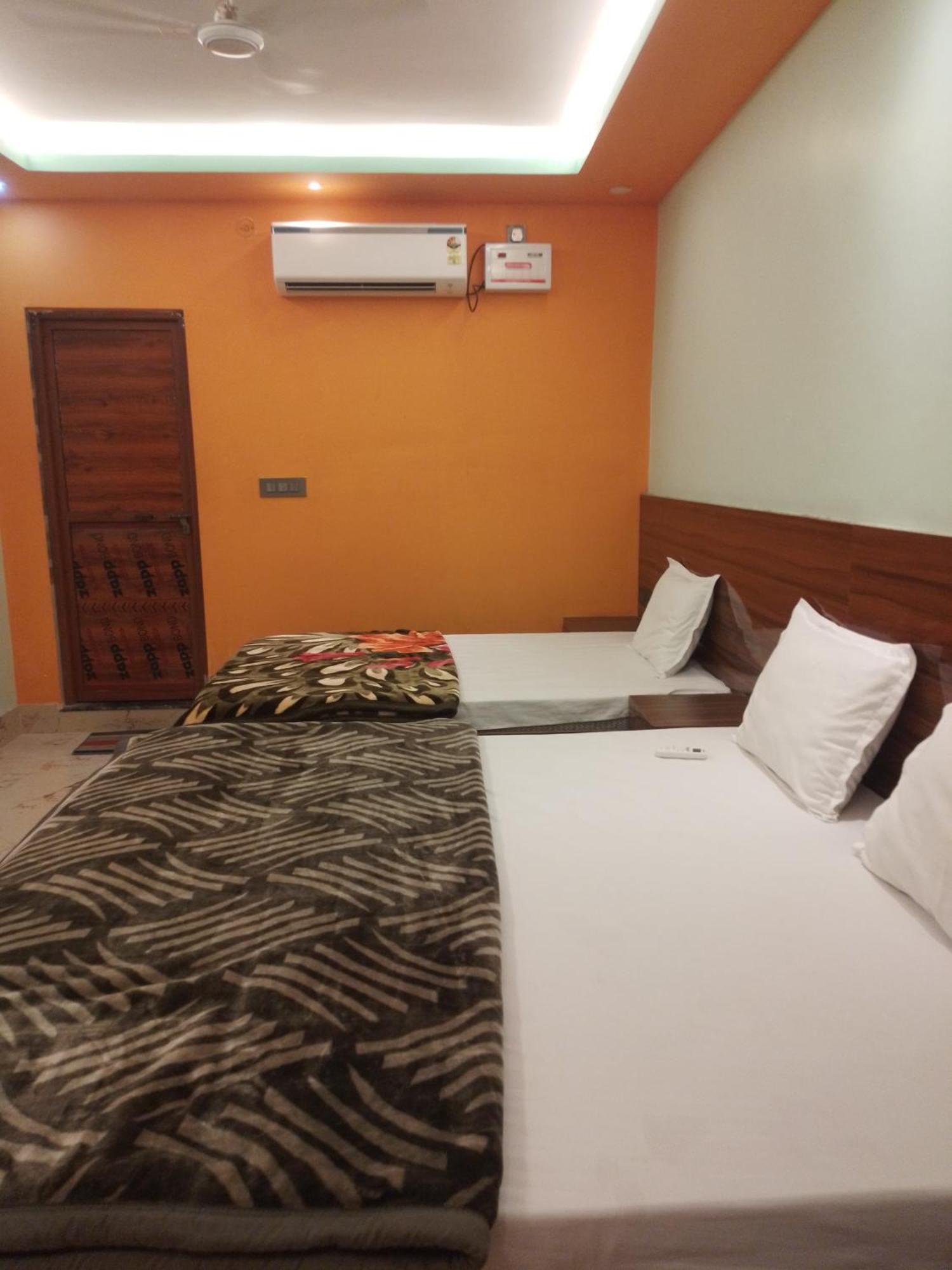 Siyaram Kunj Hotel Ayodhya Exterior photo
