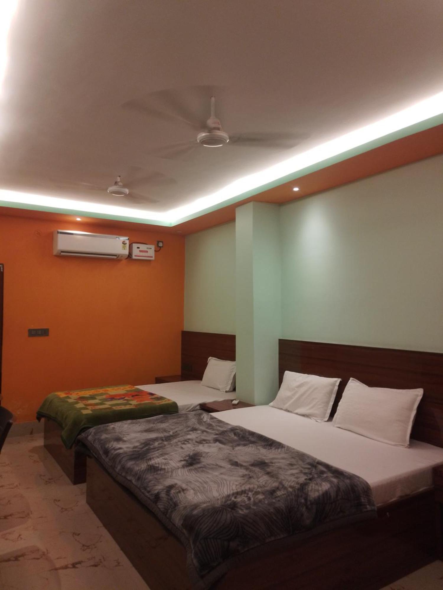 Siyaram Kunj Hotel Ayodhya Exterior photo