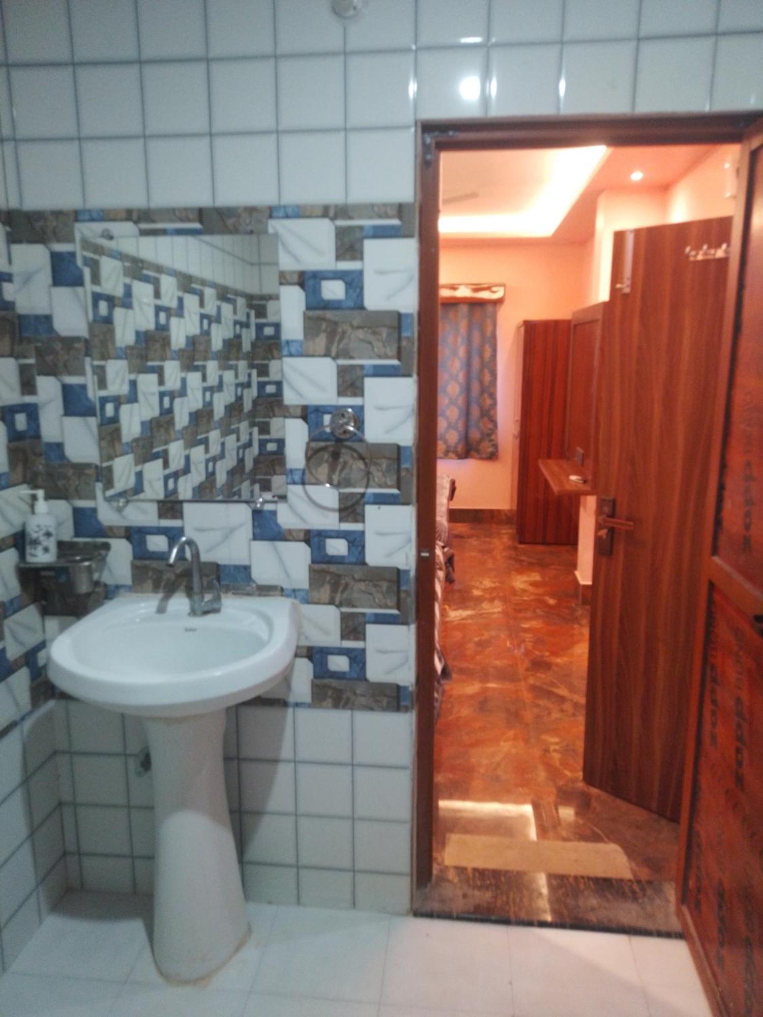 Siyaram Kunj Hotel Ayodhya Exterior photo