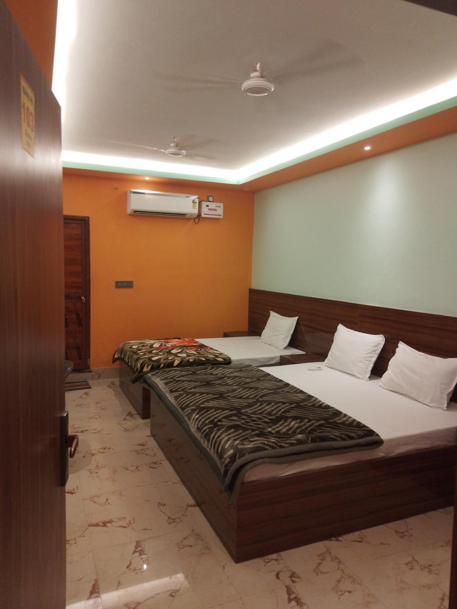 Siyaram Kunj Hotel Ayodhya Exterior photo