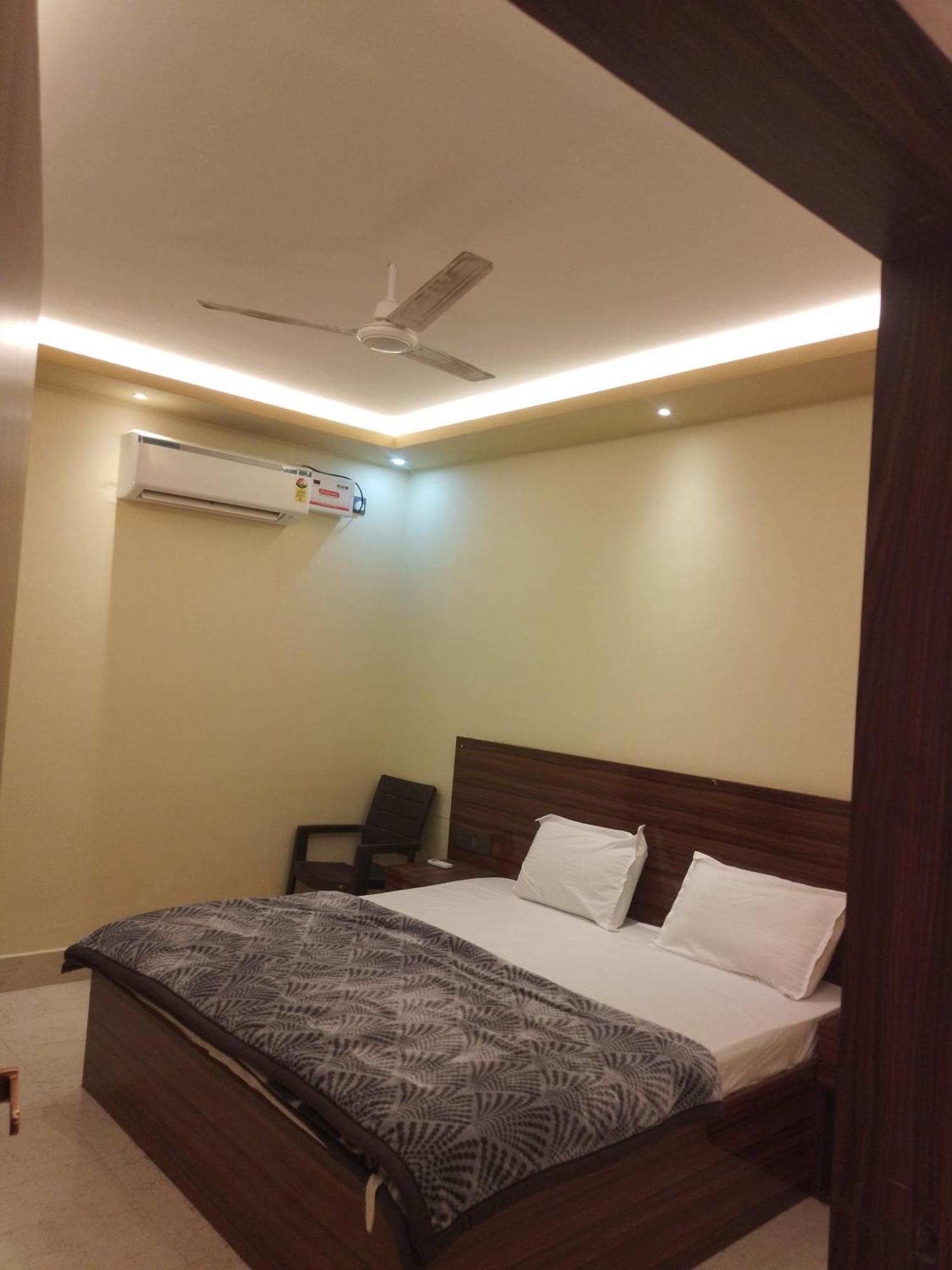 Siyaram Kunj Hotel Ayodhya Exterior photo