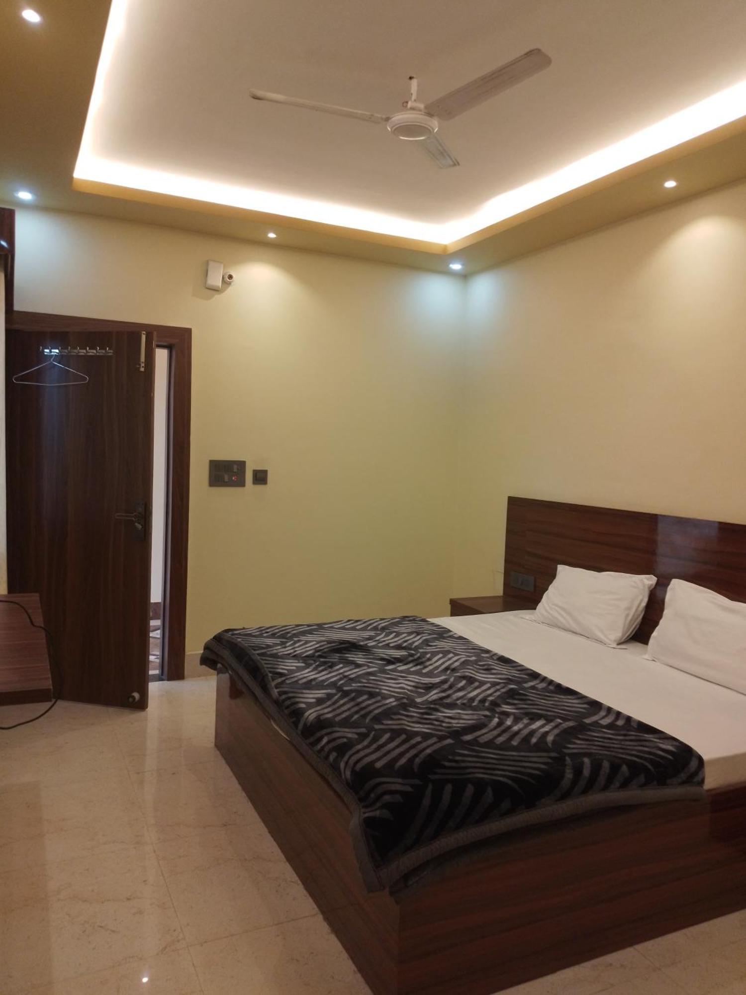 Siyaram Kunj Hotel Ayodhya Exterior photo