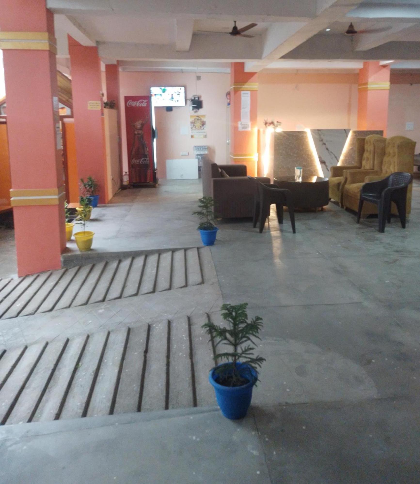 Siyaram Kunj Hotel Ayodhya Exterior photo